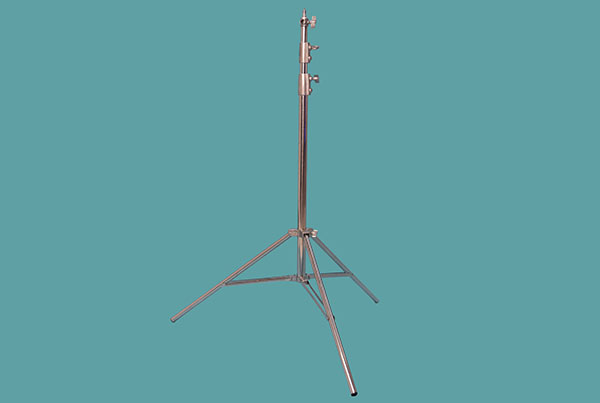 Alquiler de trípode para luces de video y fotografía Medellín